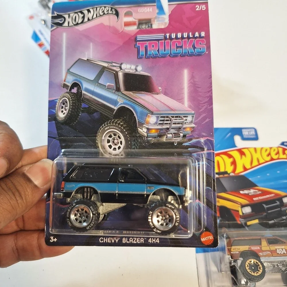 Hot Wheels Chevy Blazer Custom & 4×4 Red Edition/ Tubular Trucks 5 Trucks‎